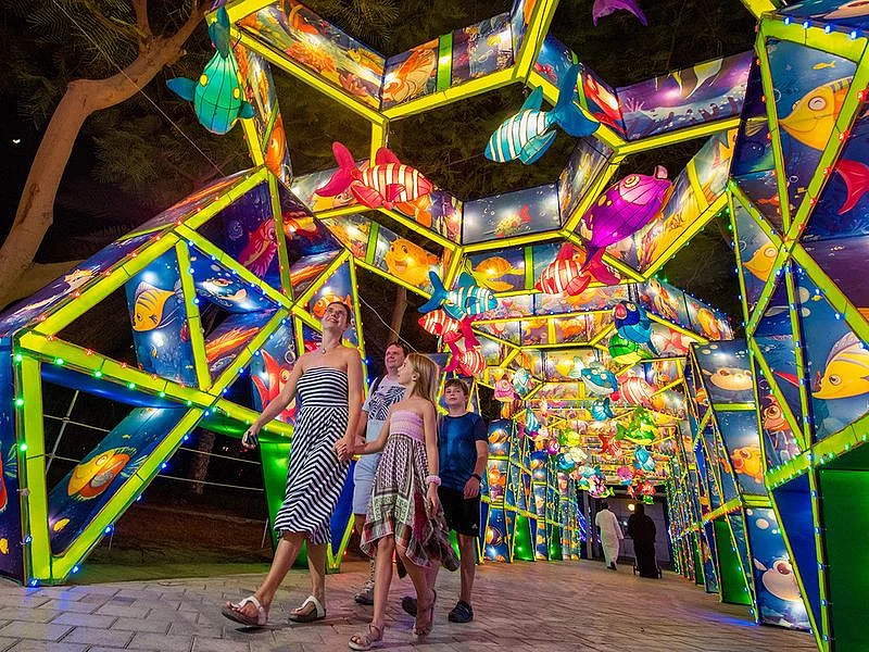 WEB-191102-DUBAI-GLOW-GARDEN-ARCHWAY-FISH