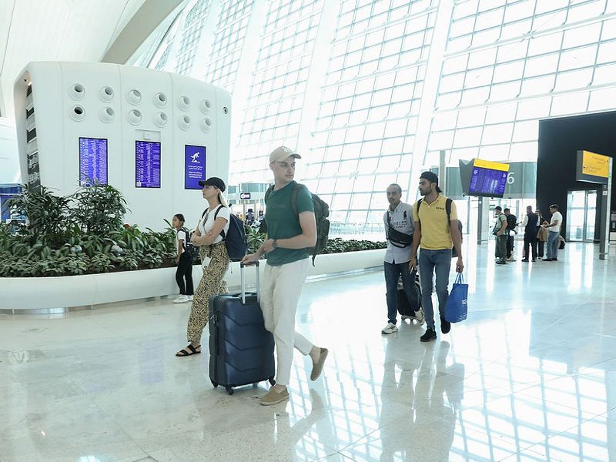 Flüge laufen normal, während Etihad, Emirates, Air Arabia und andere ausgewählte Routen im Golfraum und nach Kuwait streichen. Flüge laufen normal, während Etihad, Emirates, Air Arabia und andere ausgewählte Routen im Golfraum und nach Kuwait streichen.