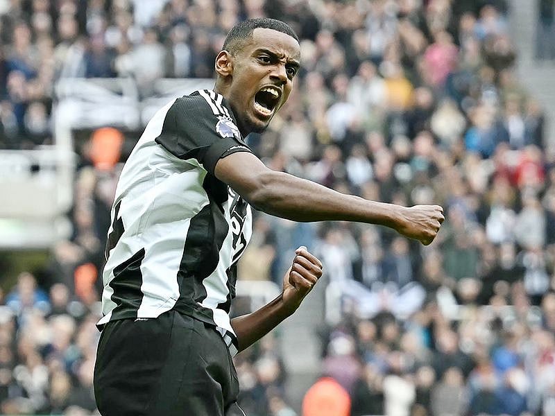 Newcastle United's striker Alexander Isak celebrates 