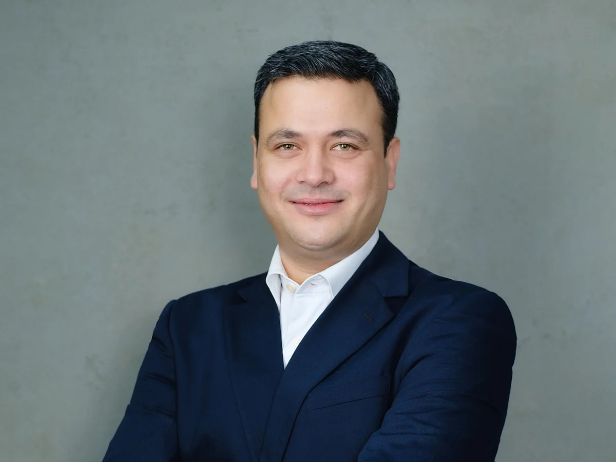Clint Khan, Director, Y-Axis Middle East