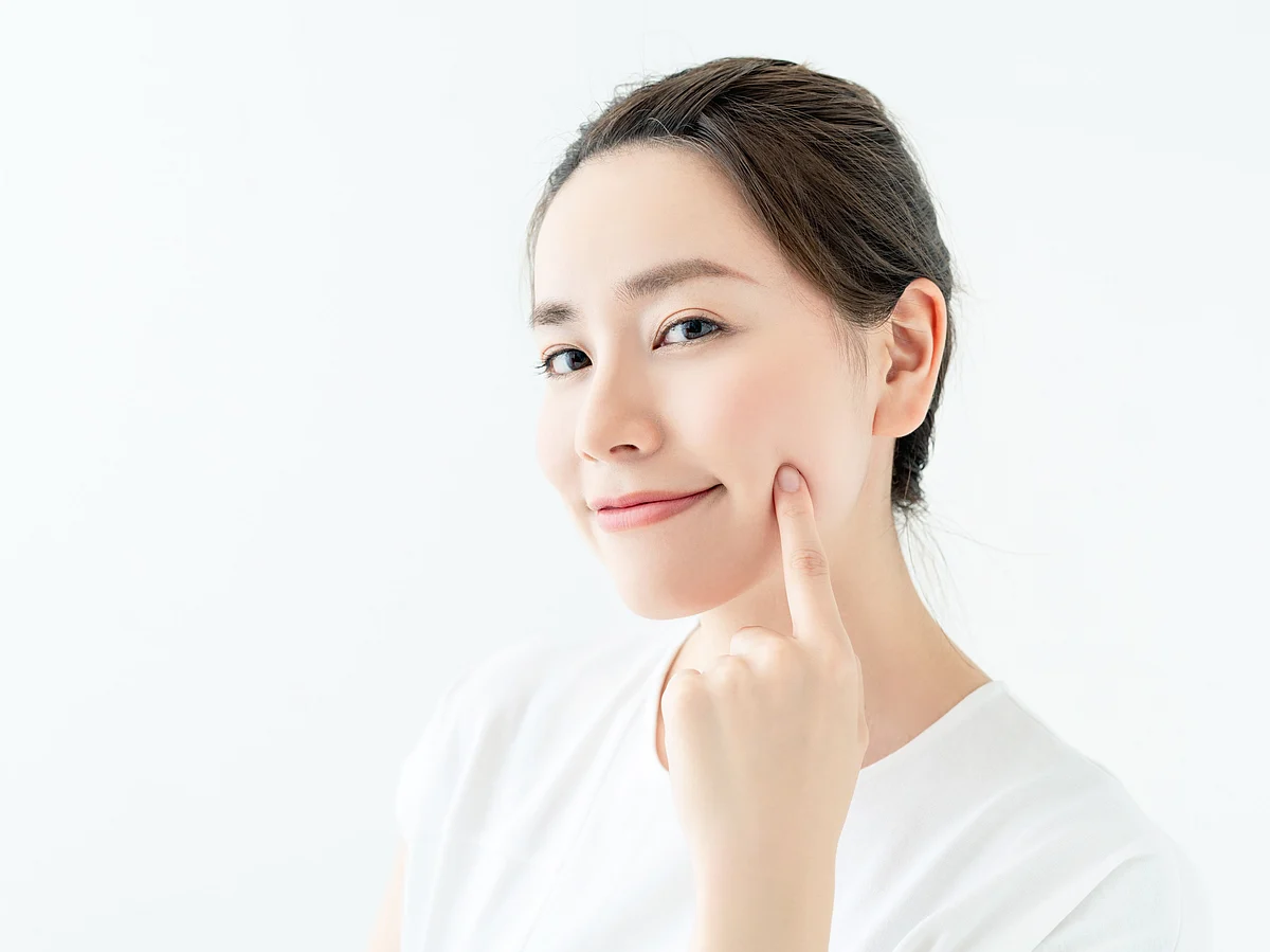 The secret to Cica lies in its unique chemical composition, which includes four key active compounds—asiaticoside, madecassoside, asiatic acid, and madecassic acid.