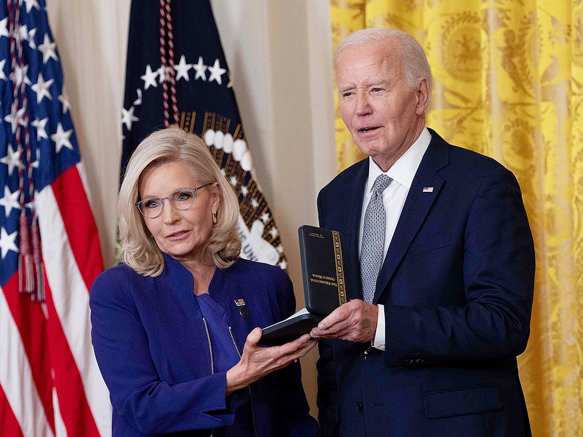 Former Congresswoman Liz Cheney receives the Presidential Citizens Medal from US President Joe Biden during a ceremony at the White House in Washington, DC, on January 2, 2025. 