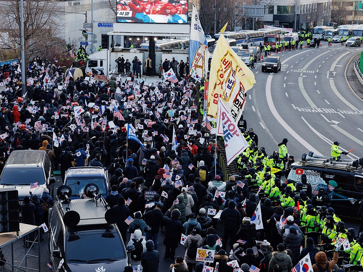 Police officers stand guard as supporters of South Korean President Yoon Suk Yeol gather near the presidential residence in Seoul, South Korea, on Friday, January 3, 2025. 