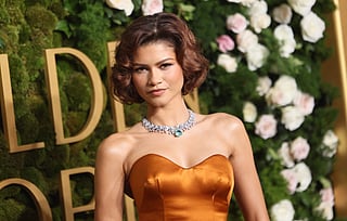 Zendaya, with the retro bob at the Golden Globes ceremony, 2025. 