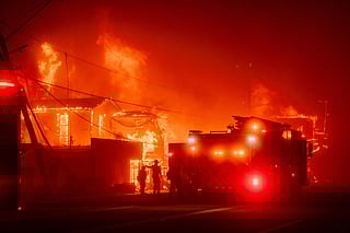 Palisades fire burns homes in wealthy Los Angeles district