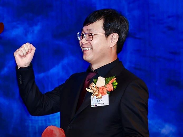Founder and chairman Zhu Weisong 