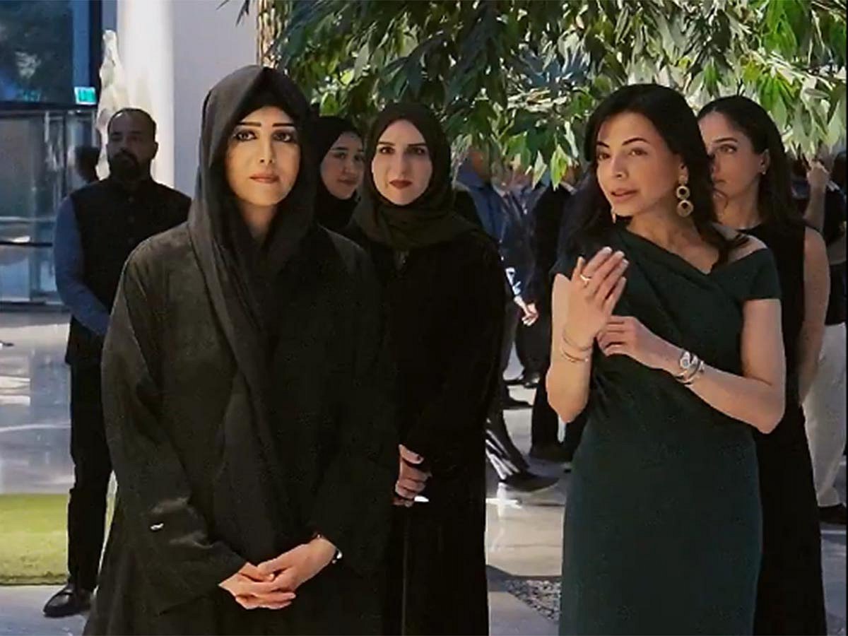 During her visit, Sheikha Latifa (left) toured the exhibition area, exploring the diverse artworks, each reflecting a distinctive and expressive artistic journey. 