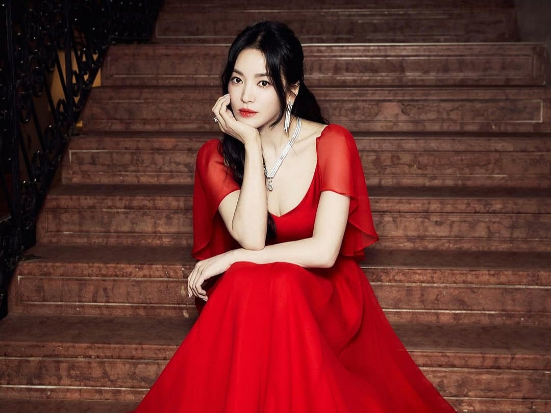 
From red carpet royalty to magazine covers, Song Hye-kyo has consistently dazzled the fashion world.