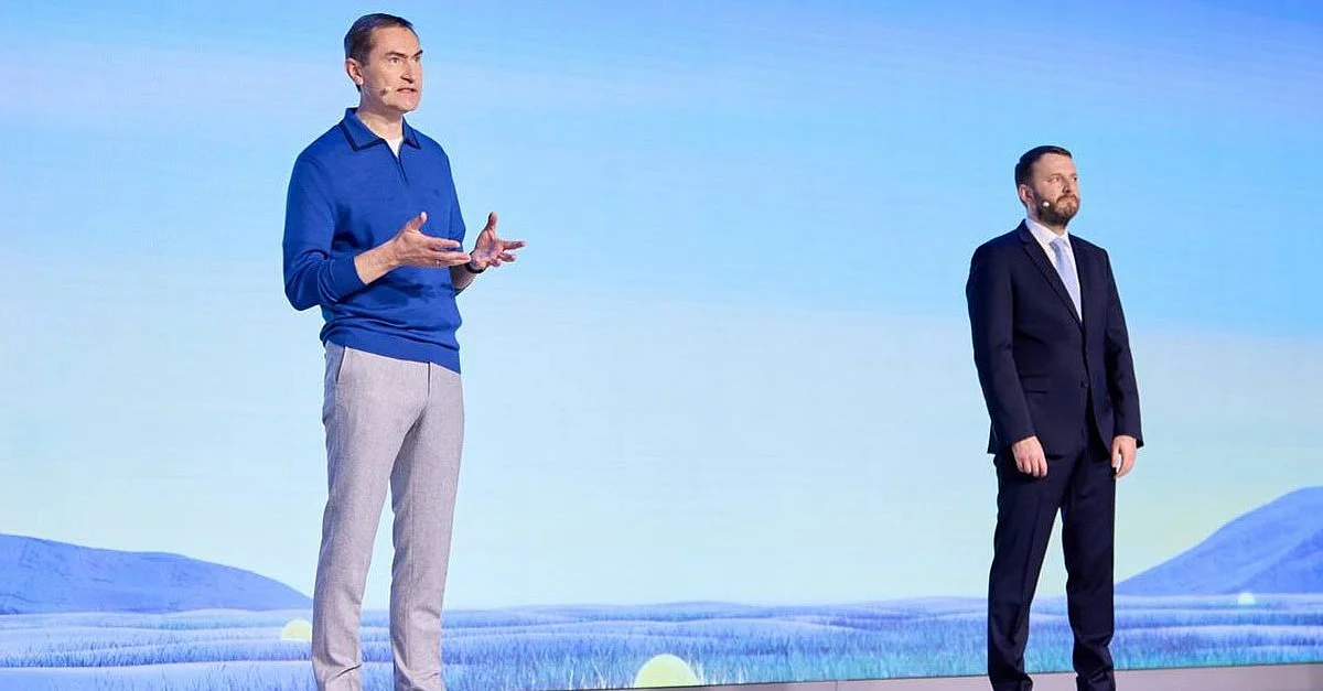 From left: Alexander Vedyakhin, member of the Sberbank Executive Board, and Maxim Oreshkin, Deputy Chief of Staff of the Presidential Executive Office, Russia address guests at The AI Journey 2024 in Moscow