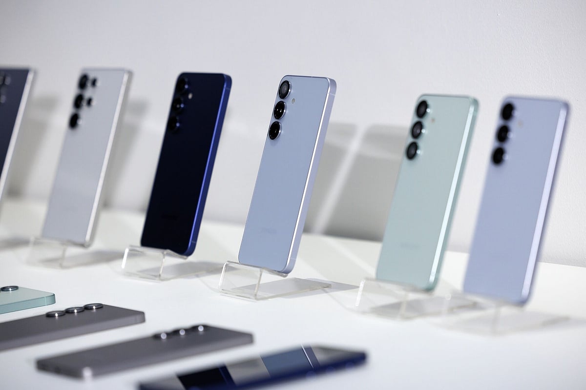 Score the best 11:11 phone deals today!