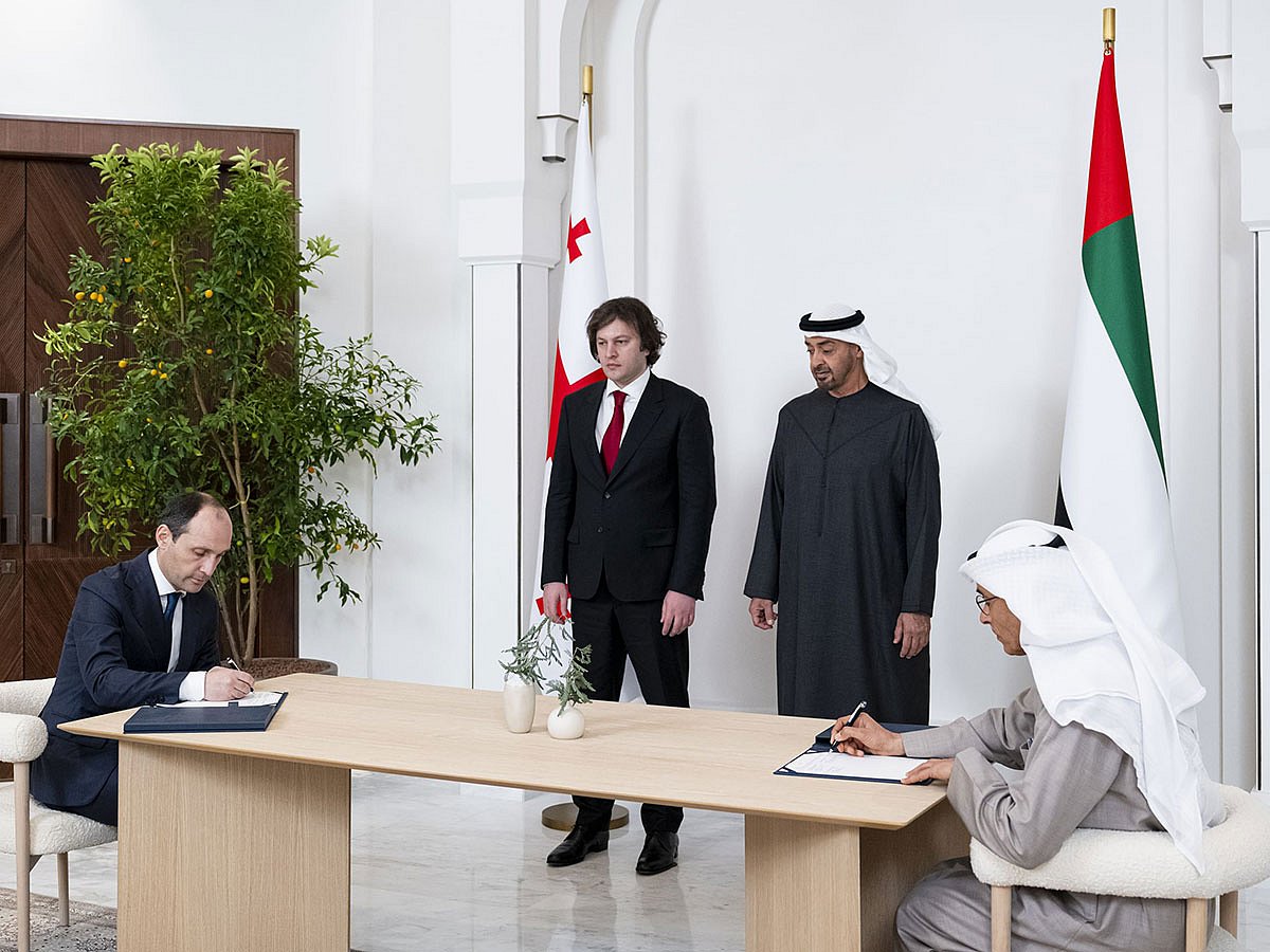 President His Highness Sheikh Mohamed bin Zayed Al Nahyan and Irakli Kobakhidze, Prime Minister of Georgia, witness the signing of the MoU at Qasr Al Shati on Monday