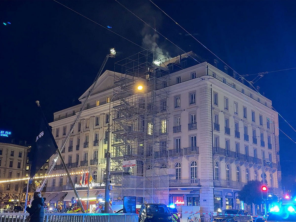 Smoke could be seen wafting up from the rafters of the famous five-star Four Seasons Hotel Des Bergues.