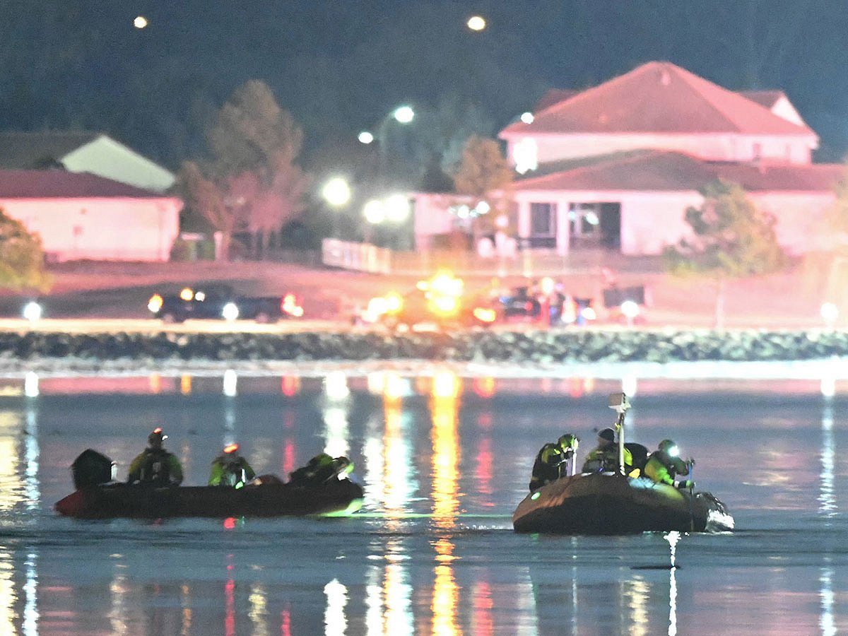 Rescue boats search the waters of the Potomac River after a plane on approach to Reagan National Airport crashed into the river outside Washington, DC, January 30, 2025.