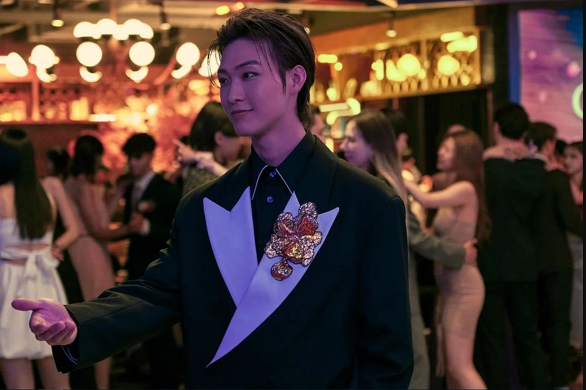 Sang Heon-Lee as Minho in Netflix's XO Kitty, became a fan favourite, for his unique, and sometimes even flashy, style statements. 