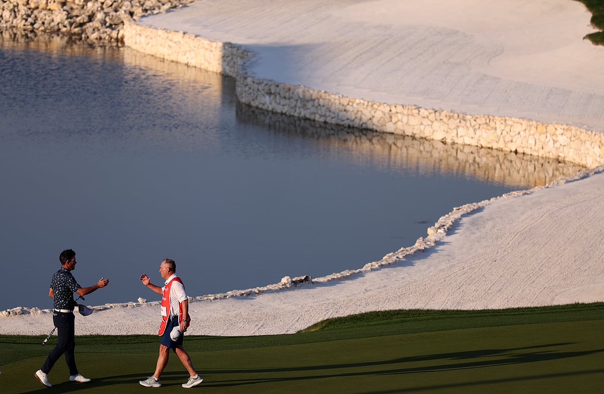 Callum Tarren leads by one in Bahrain