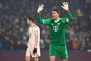 Manuel Neuer signs new Bayern contract to 2026
