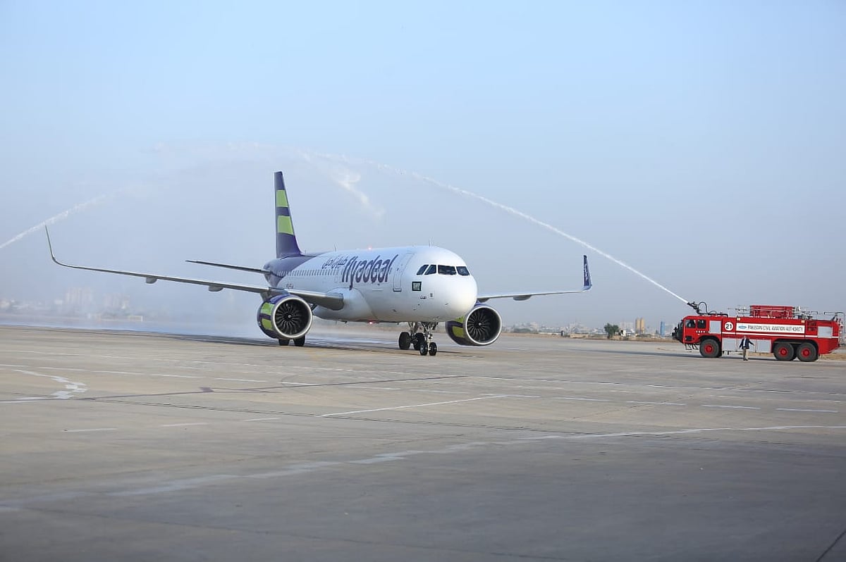 A traditional water salute and cake-cutting welcome ceremony in Karachi marked the arrival of flyadeal’s inaugural scheduled flight from the Kingdom of Saudi Arabia to Pakistan. 