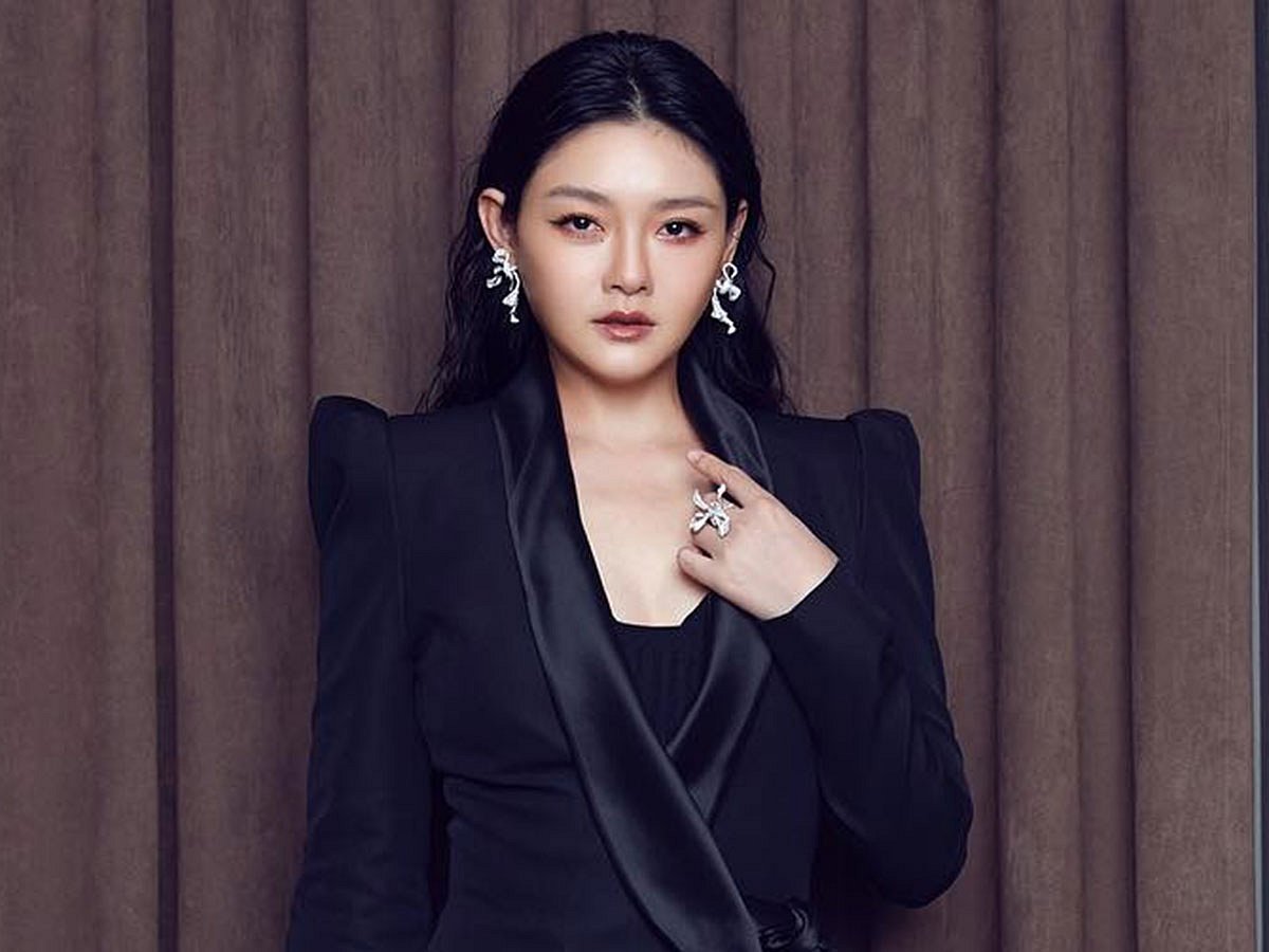 Taiwanese actress Barbie Hsu