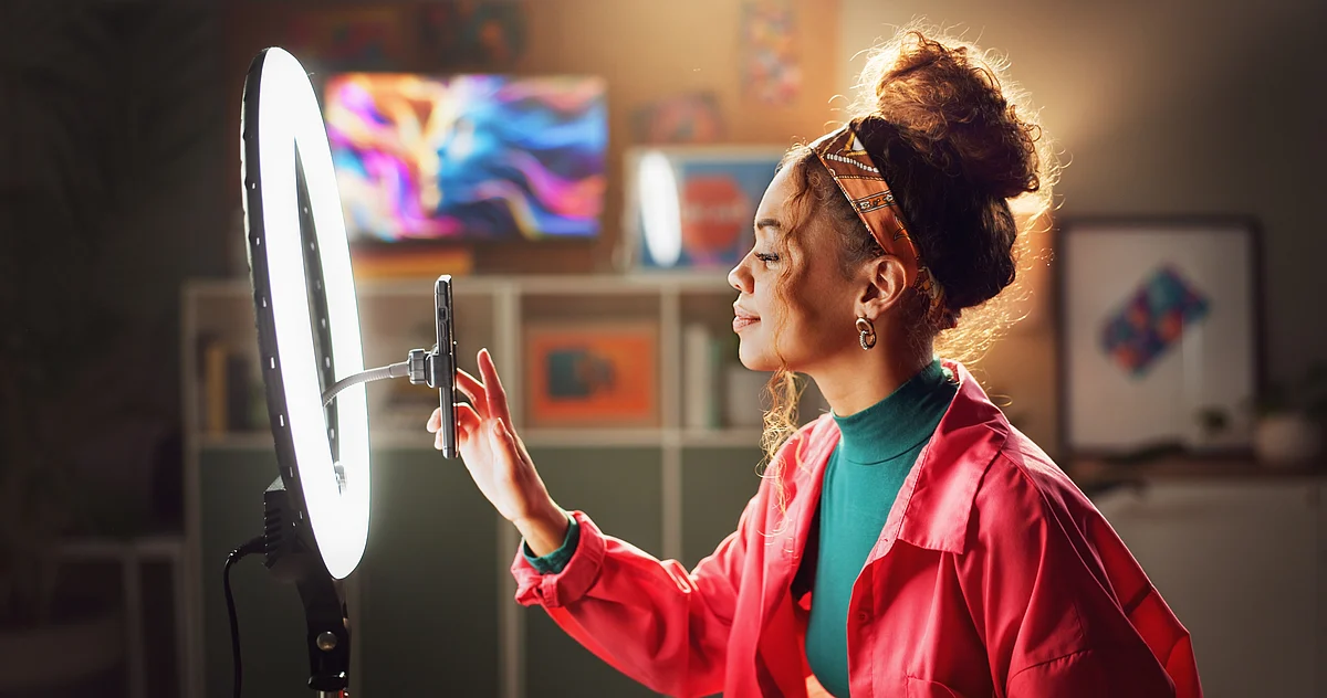 The new visa offers support for digital storytellers, social media influencers, and creative professionals to live, work, and innovate in the UAE without the need for a sponsor. Creators HQ streamlines the application process and provides comprehensive relocation and business setup services.
