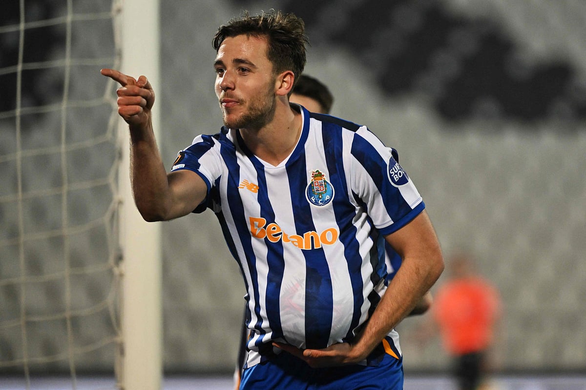 FC Porto's Spanish midfielder Nico Gonzalez has signed a deal with Manchester City in one of the biggest moves in English Premier League on Monday's transfer deadline.