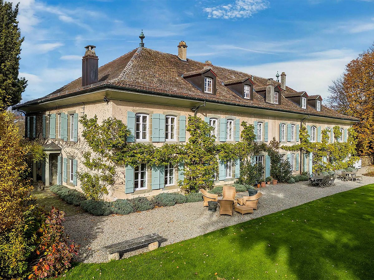 La Paisible is an 18th century farmhouse that was home to a hollywood icon. 