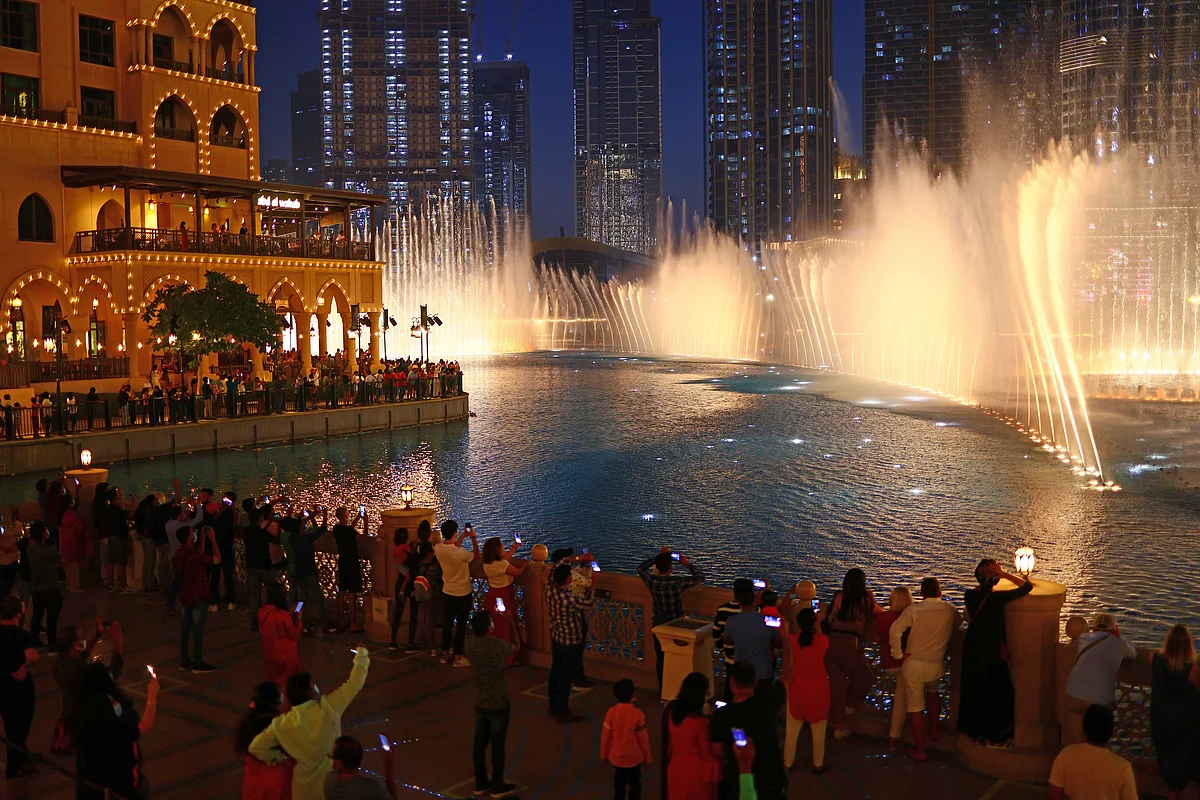 What's one thing you will always say when you're in Dubai? One being: Let's meet at the fountain.
