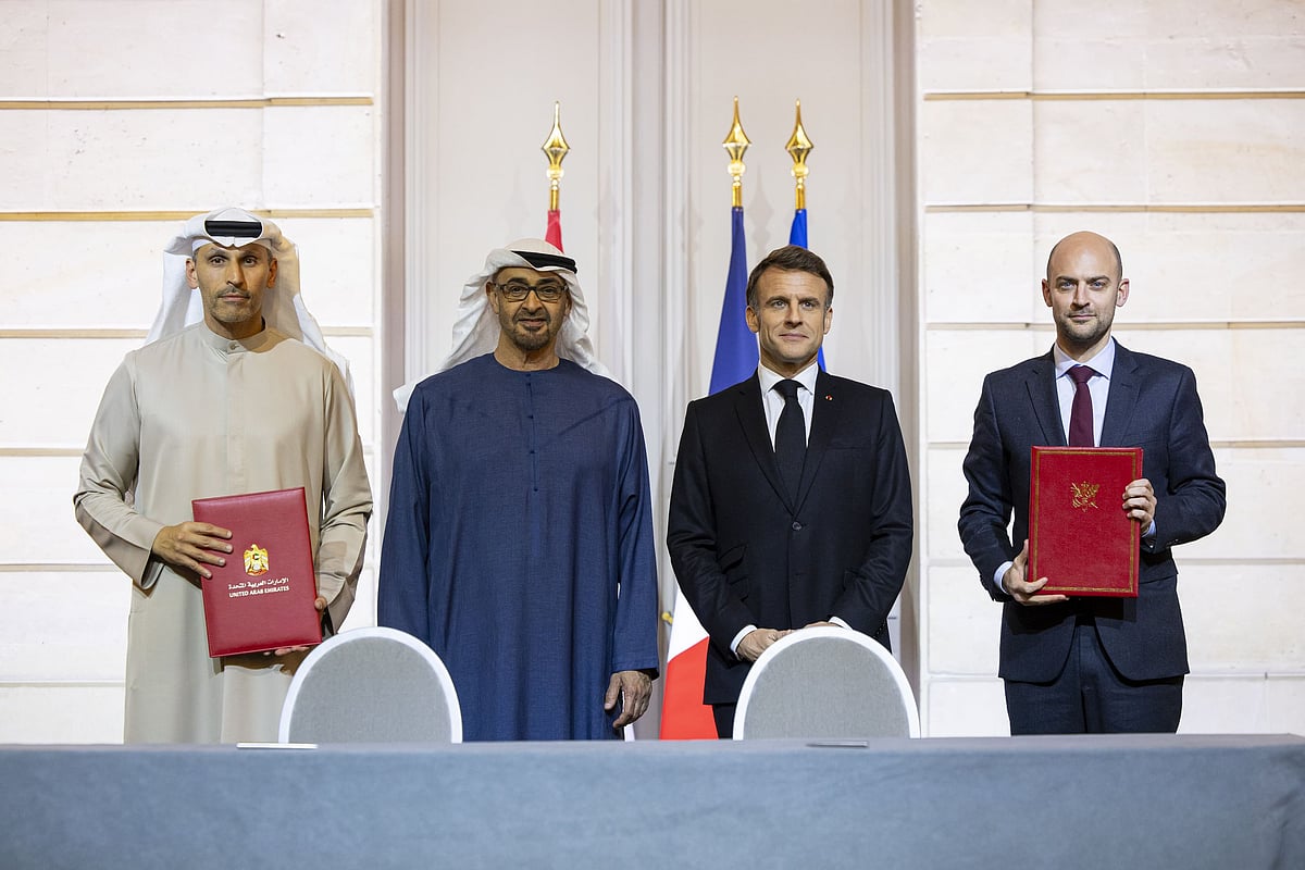 Sheikh Mohamed and Emmanuel Macron during the signing ceremony of the UAE-France Framework for Cooperation in Artificial Intelligence.