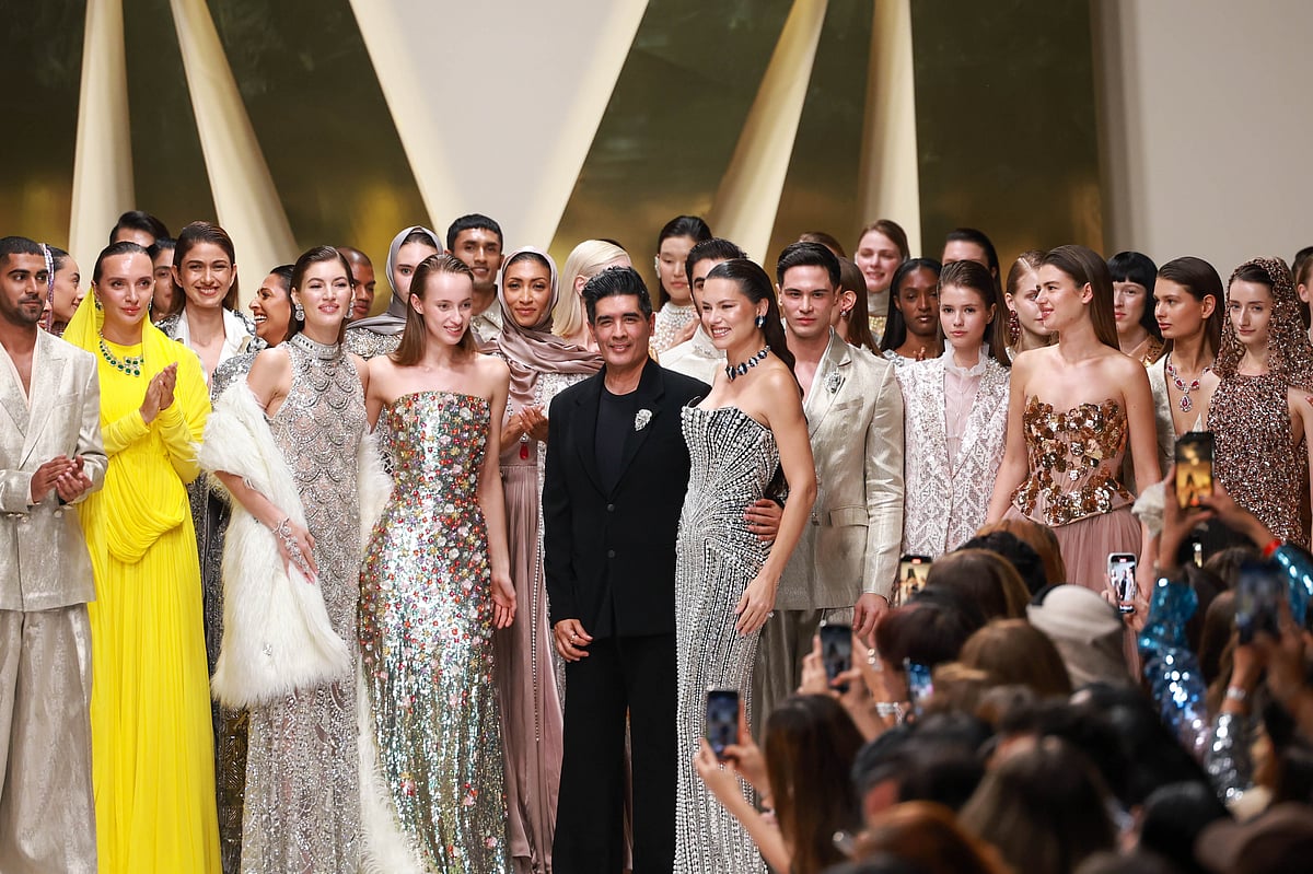 Manish Malhotra with Brazilian model Adriana Lima who was a show stopper at his Dubai Fashion Week grand Finale 