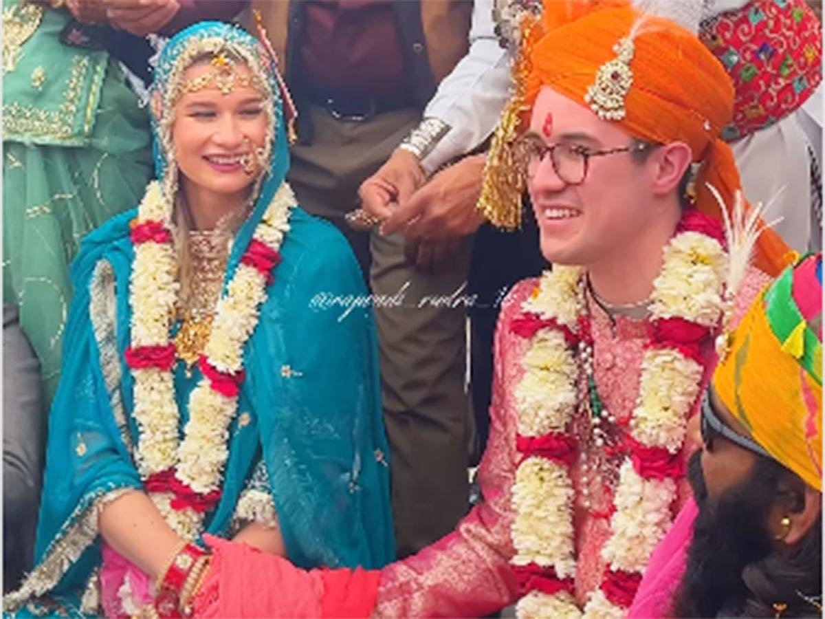 Jackson Hingis and Roisin from Scotland decided to solemnise their union in Rajasthan, fully immersing themselves in the state’s rich traditions