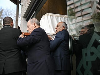 Ismaili Muslims bid goodbye to late Aga Khan