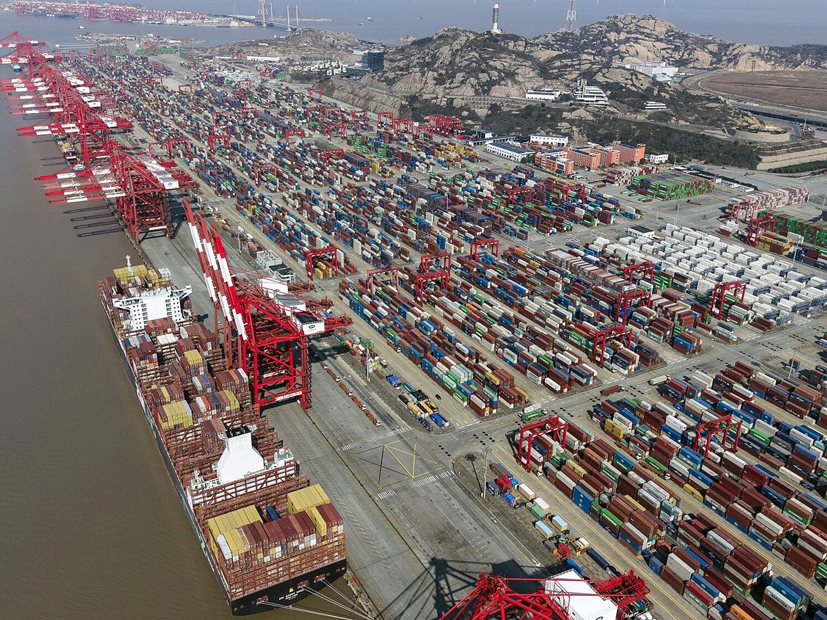 Gantry cranes and shipping containers at the Yangshan Deepwater Port in Shanghai, China, on Monday, Feb. 10, 2025. President Donald Trump plans to impose 25% tariffs on all imports of steel and aluminum into the US, broadening his trade salvo and threatening ties with some of the country's top trading partners. 
