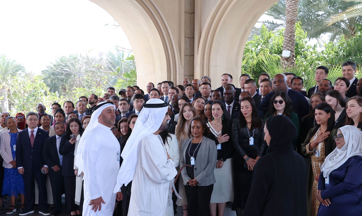 Mohammed bin Rashid witnesses the graduation of 244 members of global government leadership from 33 countries around the world, who participated in 11 international programs to qualify leaders and build government capabilities, as part of the activities of the preliminary day of the World Government Summit, which embodies the summit’s leadership in strengthening international knowledge partnerships. (Photo: null)