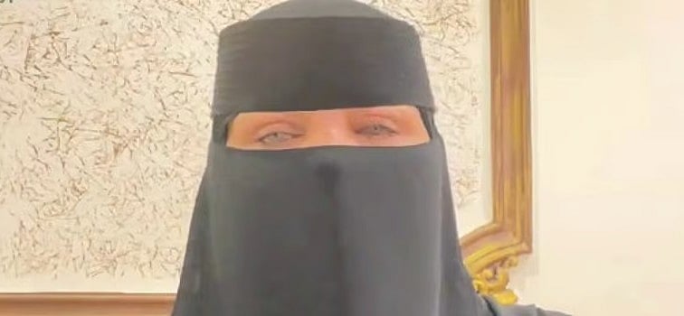Nouf Al Rashidi said that after the return of her sight, she fulfilled her dream of seeing three of her sons’ weddings in one day, and driving her car from the holy city of Medina in western Saudi Arabia to the capital Riyadh with her daughters.