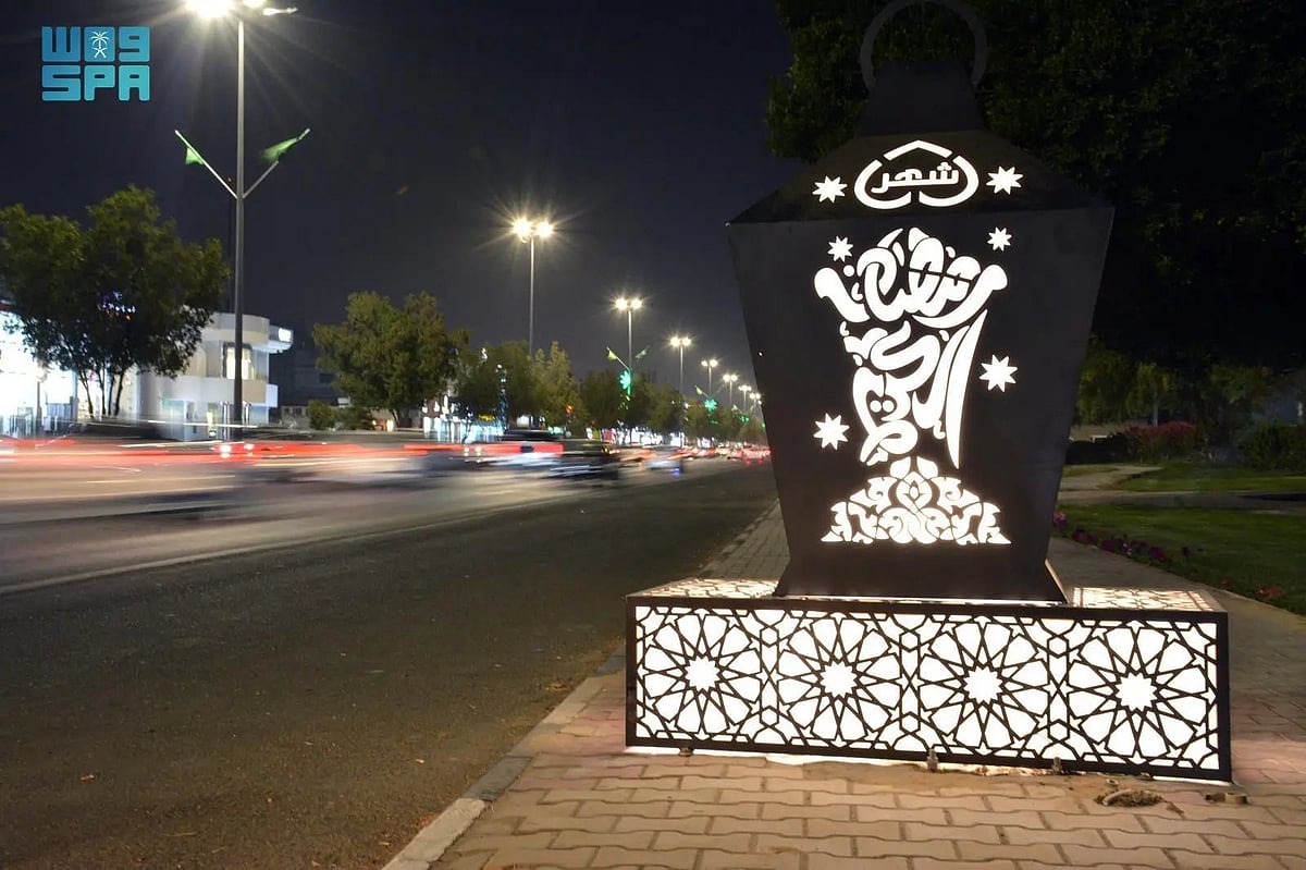 Illuminated crescents and lanterns light up Saudi streets for Ramadan