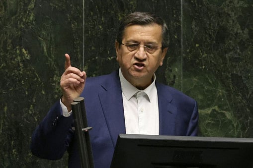 Economy and Finance Minister Abdolnaser Hemmati lost a vote of confidence, with 182 of 273 parliamentarians present backing his removal.