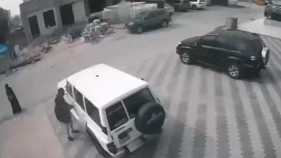 Investigators identified the duo as unemployed Kuwaiti citizens who followed a systematic approach — using the stolen vehicles for a brief period before stripping them of valuables and leaving them in open dirt lots.