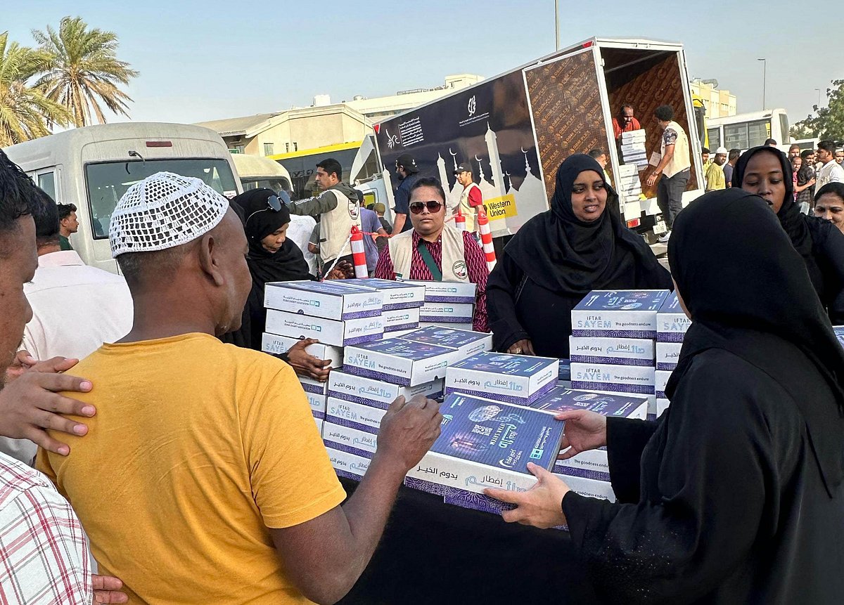 General Directorate of Residency and Foreigners Affairs in Dubai (GDRFA Dubai) launches the “Goodness Bus” initiative to distribute Iftar meals at workers accommodations in Dubai.