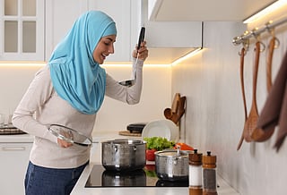 Whether you’re whipping up a quick smoothie for suhoor, steaming fresh vegetables for iftar, or keeping drinks at the perfect temperature, these appliances can elevate your cooking game. 