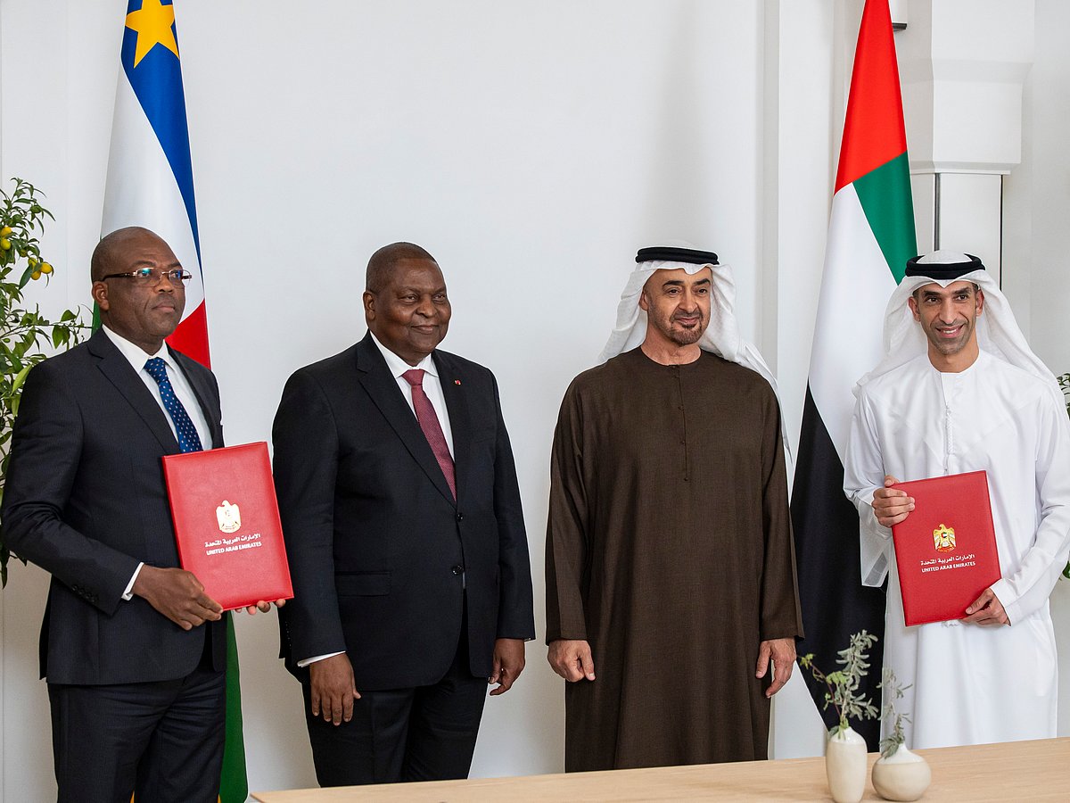 Faustin-Archange Touadera, President of the Central African Republic (2nd L), and His Highness Sheikh Mohamed bin Zayed Al Nahyan, President of the United Arab Emirates (3rd L), stand for a photograph with Thierry Patrick Akoloza, Minister of Commerce and Industry of the Central African Republic (L), and Dr Thani bin Ahmed Al Zeyoudi, UAE Minister of State for Foreign Trade (R), after witnessing the signing of the UAE - Central African Comprehensive Economic Partnership Agreement (CEPA), at Al Shati Palace.