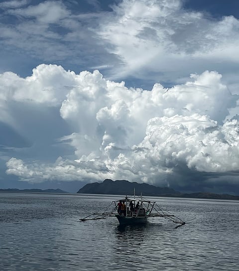 Palawan’s pristine beaches offer a serene escape, with boat fishermen gliding across calm waters beneath skies of soft, cloudy blue. This hidden paradise is calling travelers to experience its natural beauty and tranquil atmosphere like never before.