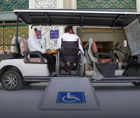 To facilitate movement, the authority has installed wheelchair ramps and marked designated lanes with clear signage, ensuring smoother navigation throughout the mosque’s facilities.