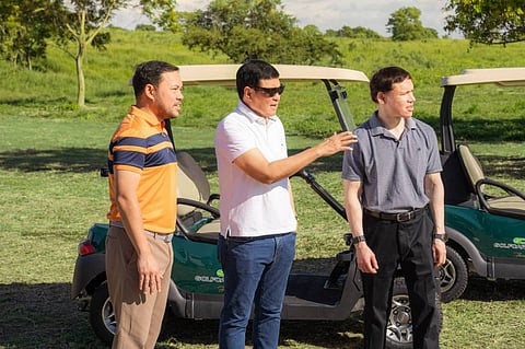 Manny Villar Jr (centre) with son Mark, a Philippine senator, and Manuel Paolo, a business executive.