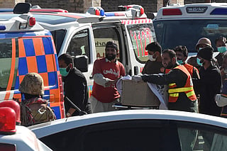 At least 25 bodies retrieved from Pakistan train siege