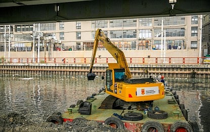Philippine conglomerate San Miguel Corp. (SMC) is leading a no-cost-to-government cleanup of the Parañaque River, removing waste, silt, and debris to help mitigate flooding at Ninoy Aquino International Airport.
