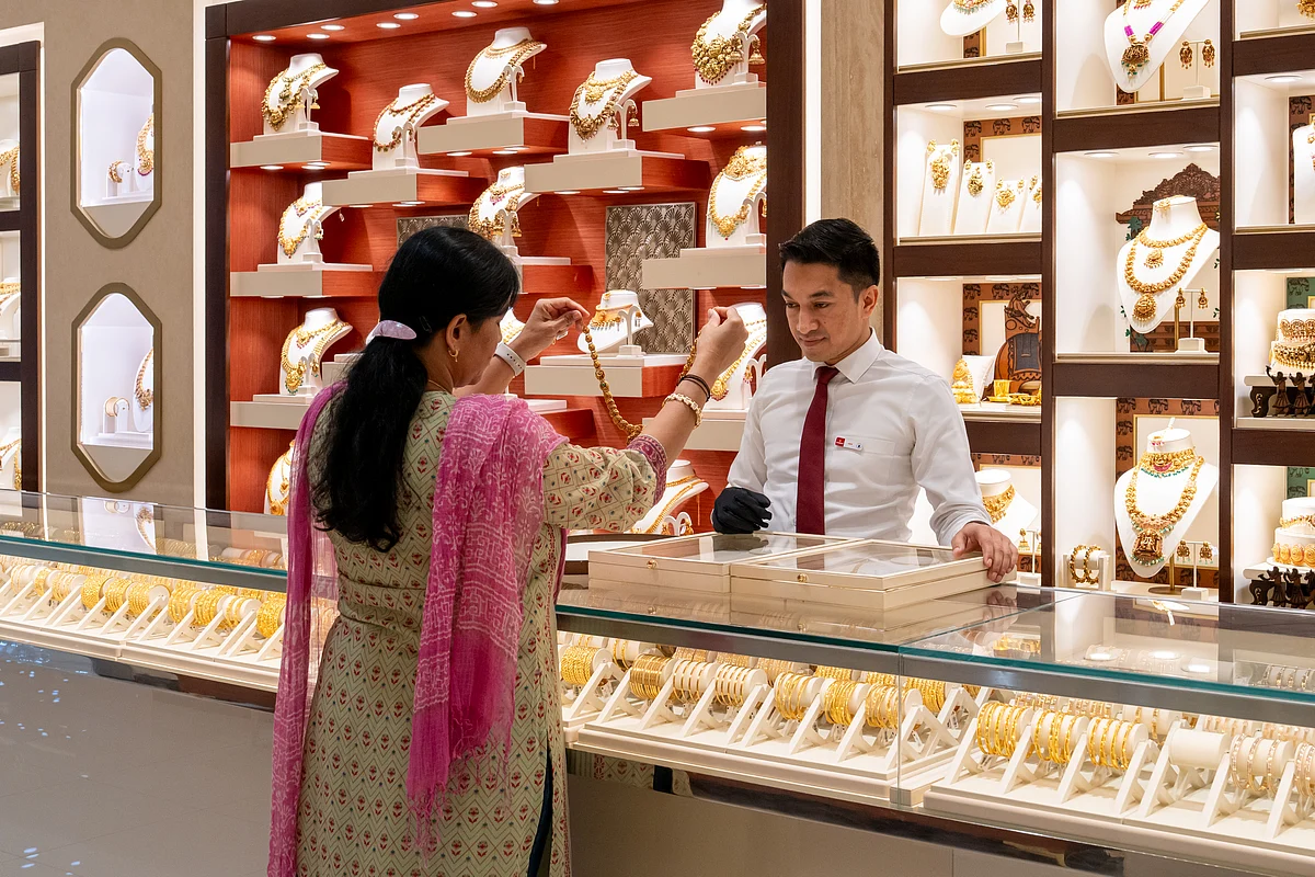 Gold prices are in for a rebound after the US issues another deadline for trade deals. 