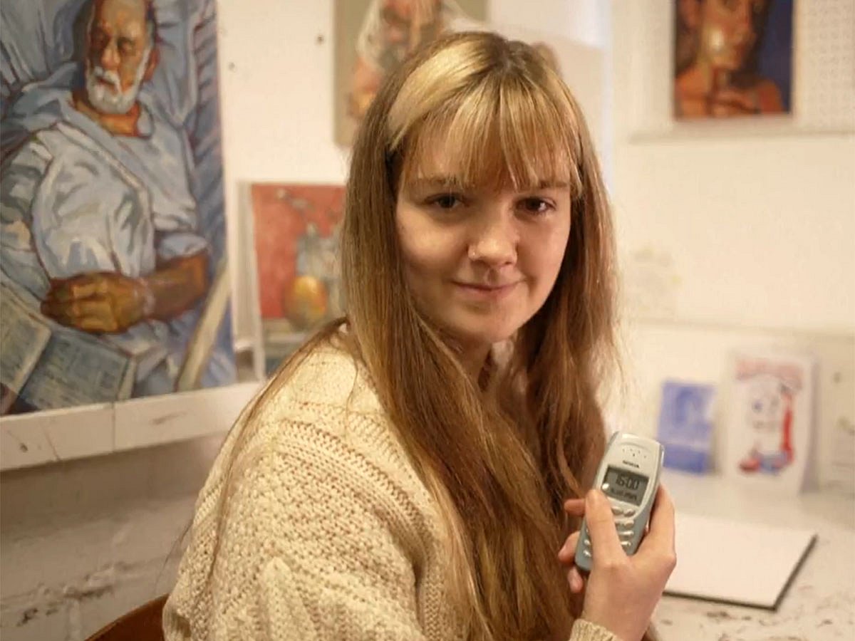 Lamm’s call for a simpler life echoes a growing movement against the pervasive influence of smartphones. 