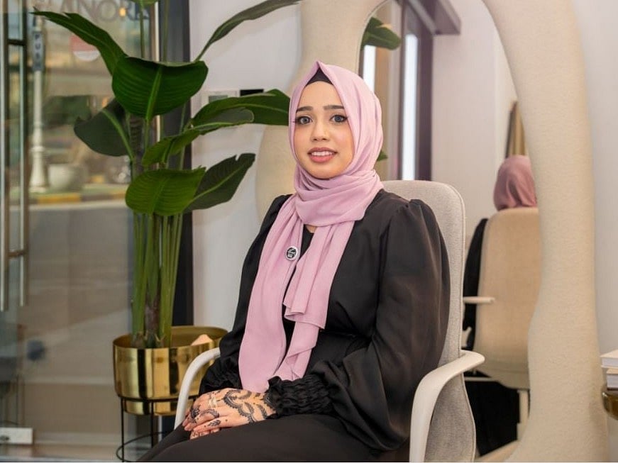 Safa Munafer has the first structured Henna’s Master Course, which offers a step-by-step guide to mastering henna, from beginner to expert. 