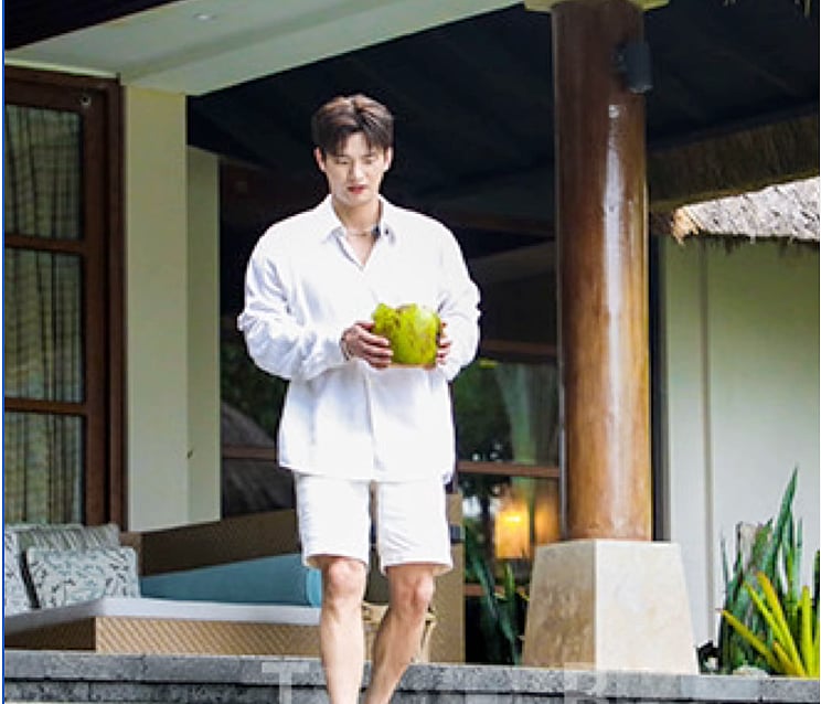 Seo In-guk in Boracay, famous for its powdery white sand beaches, crystal-clear waters, and vibrant nightlife. It's one of the top tourist destinations in the Philippines and is often ranked among the best islands in the world.
