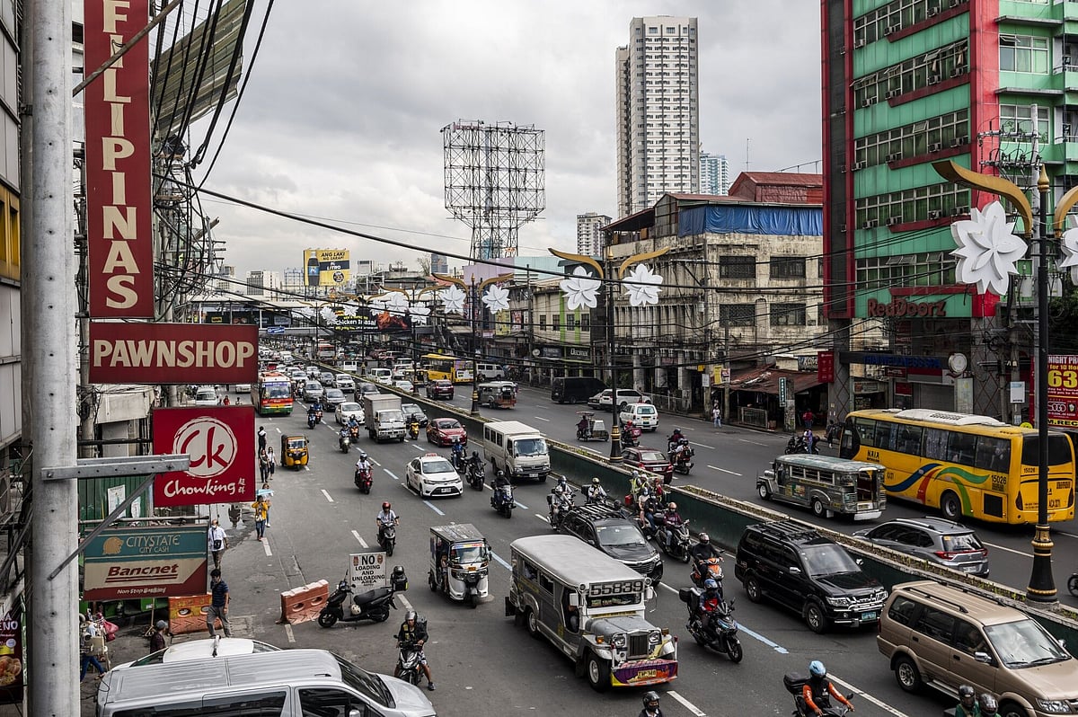 Daily Life in Manila as Philippine Finance Chief Sees One-Point Rate Cuts in 2024