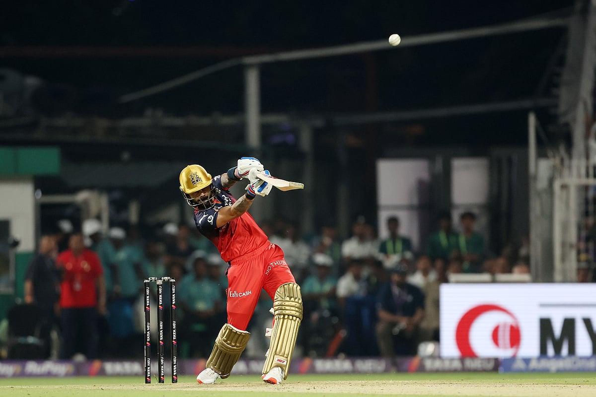 Virat Kohli has extended his stunning form to score another half-century in the Indian Premier League on Saturday.